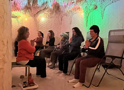 Yoga in der Salzgrotte